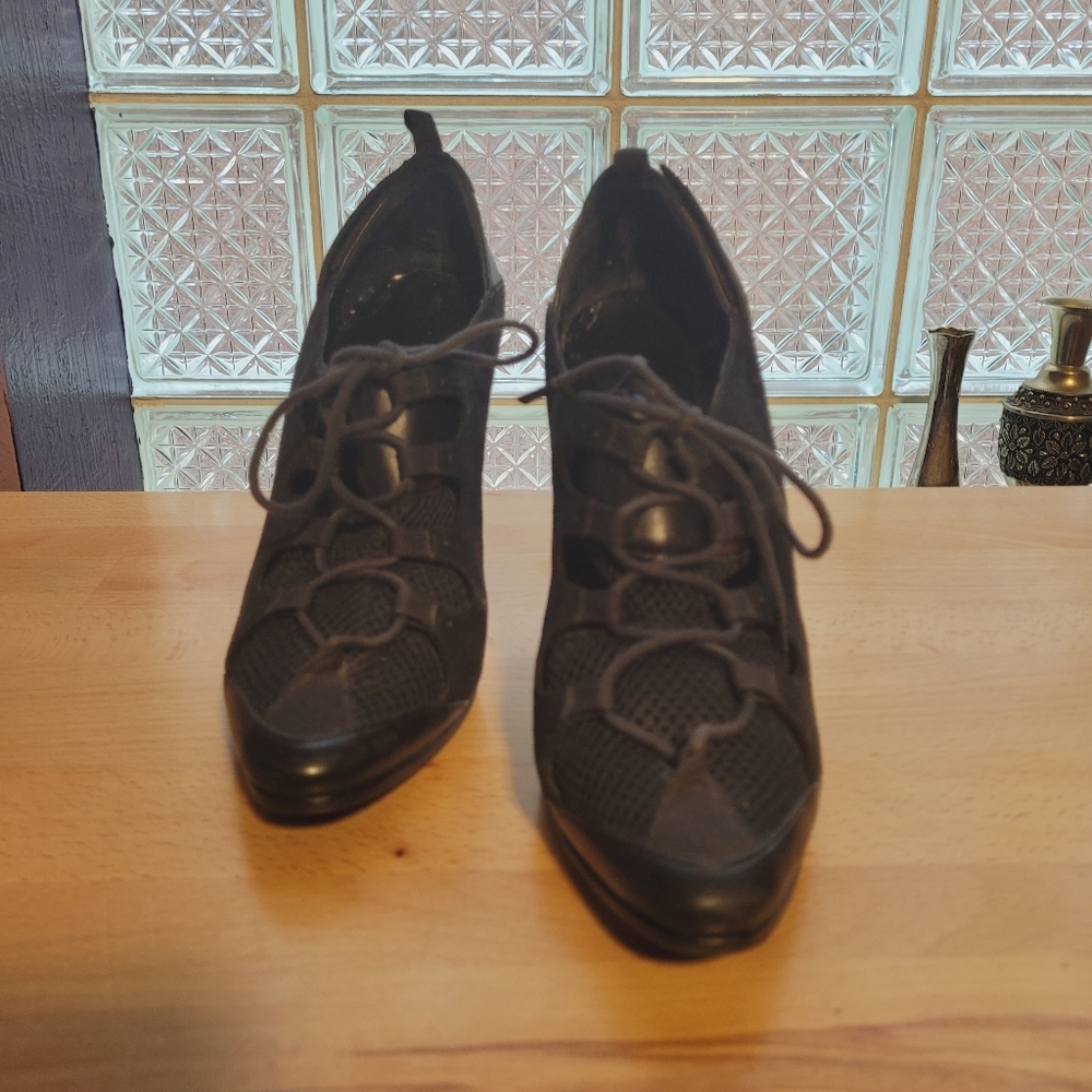 Manolo Blahnik  black leather/suede heel sz 7.5 (37 1/2) Rare!